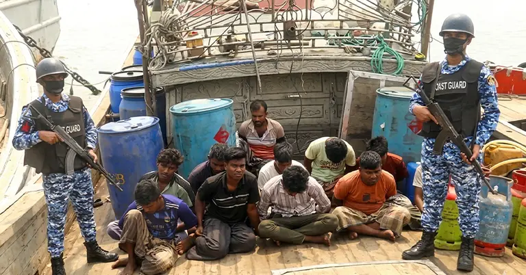 আটক ১২ জন